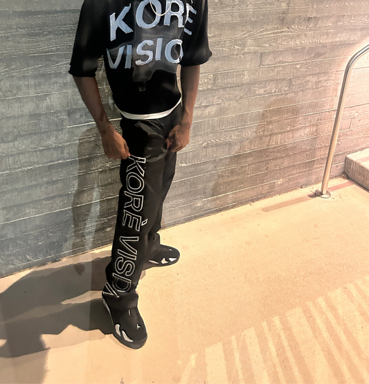 BLACK TRACKPANTS