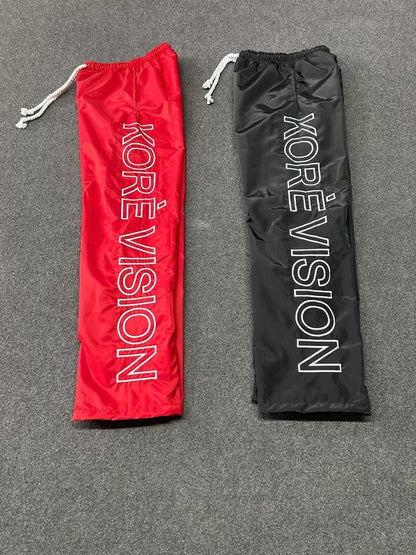 BLACK TRACKPANTS