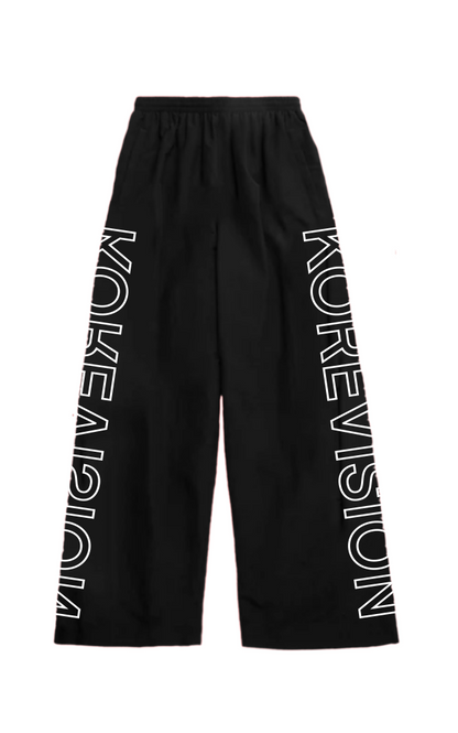BLACK TRACKPANTS